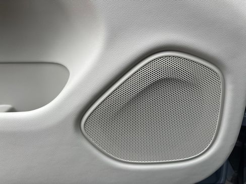 Used 2023 Volvo XC60 T8 Plus image 25