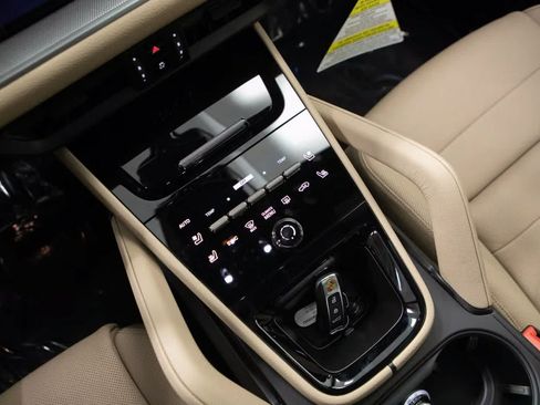 Certified 2026 Porsche Cayenne AWD/4WD image 26
