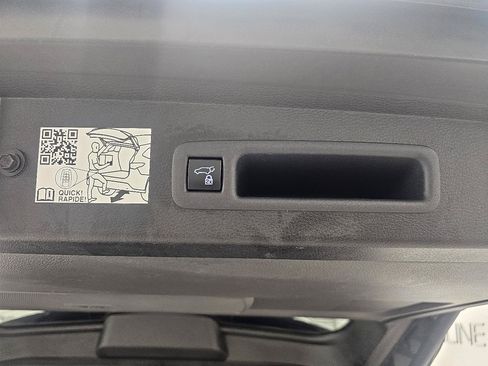 Used 2021 Toyota Sienna XLE w/ XLE Plus Package AWD/4WD image 18