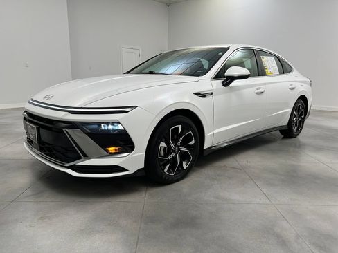 Used 2025 Hyundai Sonata SEL image 3