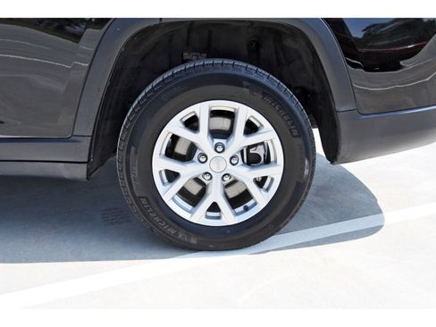 Used 2023 Jeep Grand Cherokee L Limited RWD image 30
