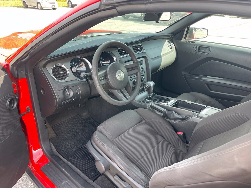Used 2011 Ford Mustang Convertible w/ 101A Rapid Spec Order Code RWD image 13