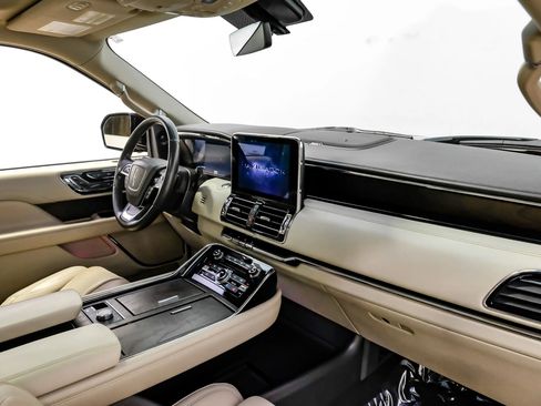 Used 2019 Lincoln Navigator Select image 7