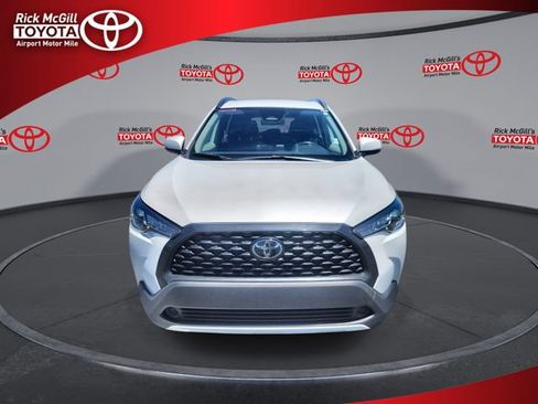 Used 2024 Toyota Corolla Cross LE FWD image 3