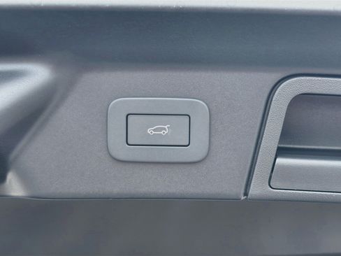 New 2026 Land Rover Range Rover Velar S AWD/4WD image 13