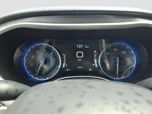 Used 2024 Chrysler Pacifica Touring-L FWD image 26