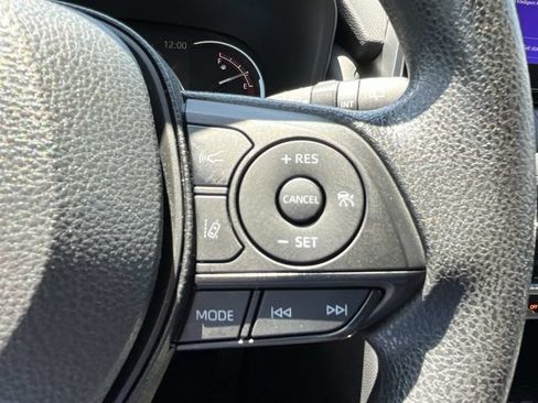 Used 2025 Toyota RAV4 XLE FWD image 36