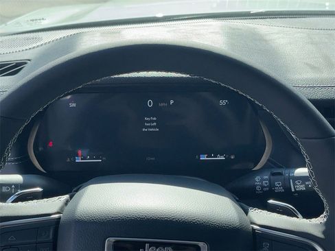 New 2025 Jeep Grand Cherokee Limited w/ Luxury Tech Group II image 18