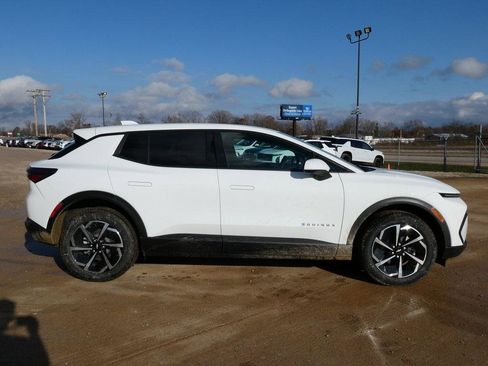 New 2026 Chevrolet Equinox EV LT image 3