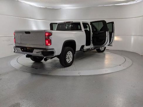 Used 2024 Chevrolet Silverado 3500 LT w/ Convenience Package image 9