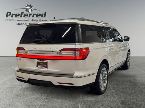 Used 2018 Lincoln Navigator L Reserve w/ Technology Package image 17