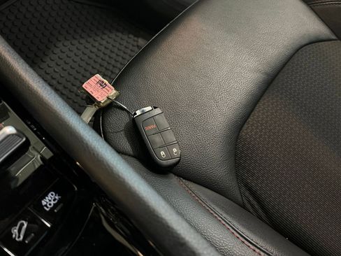 Used 2025 Jeep Compass Trailhawk AWD/4WD image 21