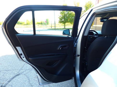 Used 2019 Chevrolet Trax LS image 33