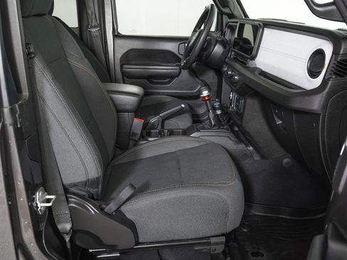 Used 2025 Jeep Wrangler Sport AWD/4WD image 8