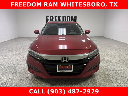 Used 2018 Honda Accord Touring image 2