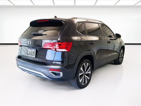 Used 2022 Volkswagen Taos SE FWD image 4