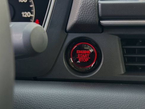 Certified 2025 Honda Pilot Touring image 27