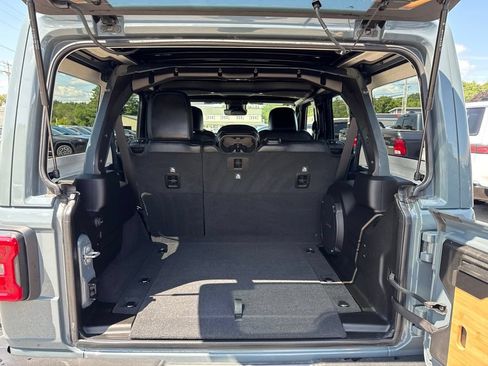 Used 2025 Jeep Wrangler Unlimited Rubicon AWD/4WD image 23