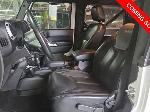 Used 2017 Jeep Wrangler Sahara w/ Connectivity Group AWD/4WD image 7