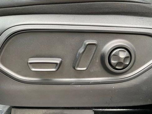 Used 2025 Jeep Grand Cherokee L Altitude AWD/4WD image 11
