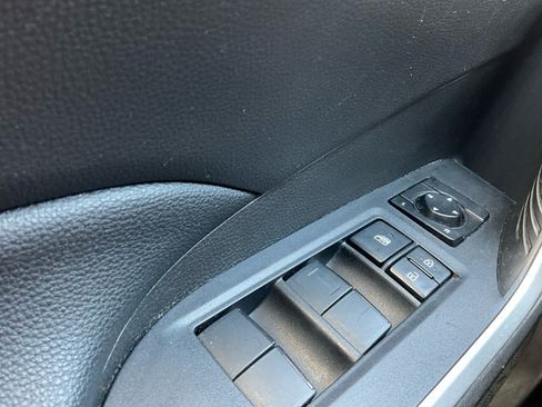 Used 2021 Toyota RAV4 LE AWD/4WD image 19