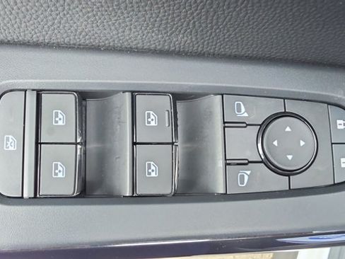 Certified 2026 Nissan Pathfinder SV AWD/4WD image 36