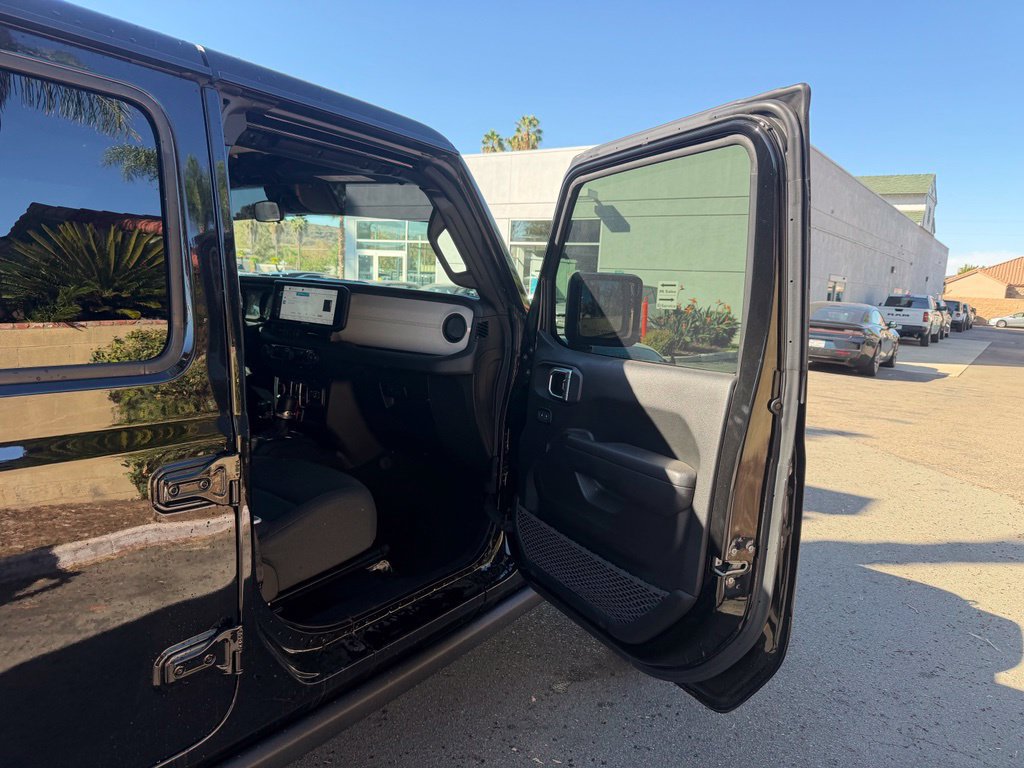 Used 2024 Jeep Wrangler Unlimited AWD/4WD image 17