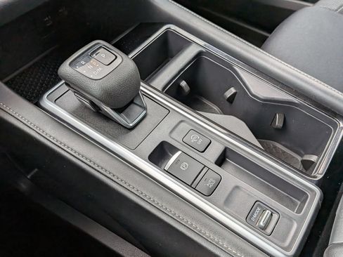 Used 2024 Nissan Pathfinder SV FWD image 25