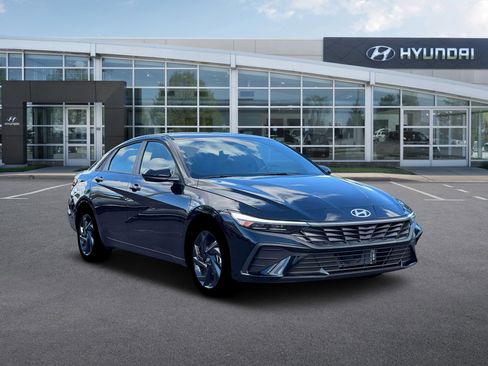 New 2026 Hyundai Elantra Sport FWD image 11