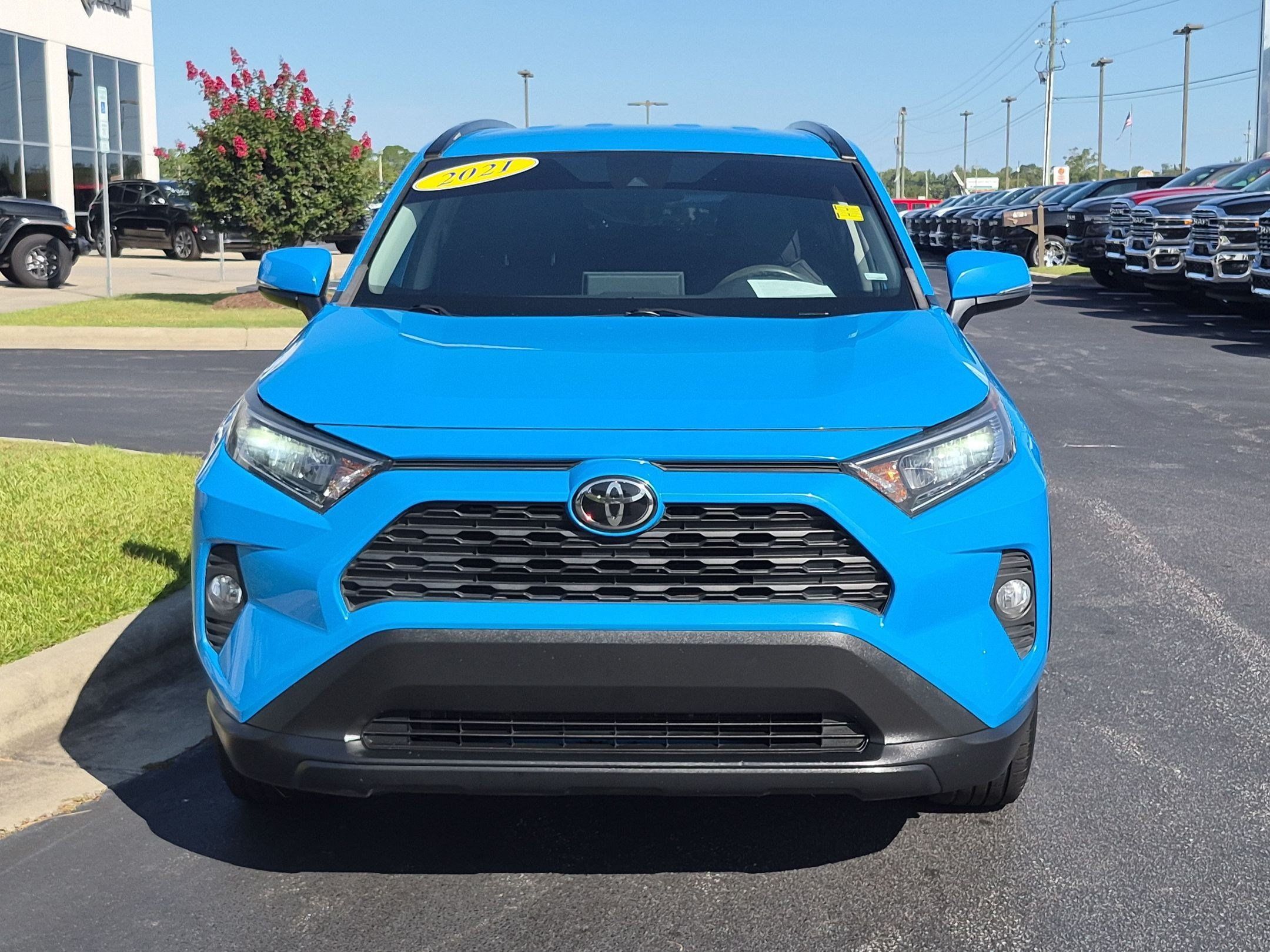 Used 2021 Toyota RAV4 XLE FWD image 2