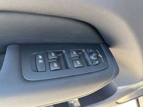 New 2026 Volvo XC60 B5 Ultra w/ Climate Package image 23