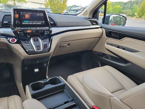 Certified 2024 Honda Odyssey Touring image 12