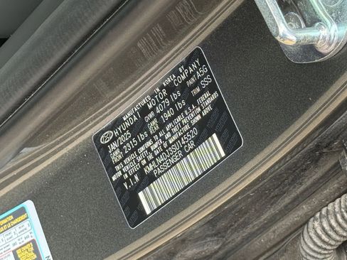 Used 2025 Hyundai Elantra Limited image 30