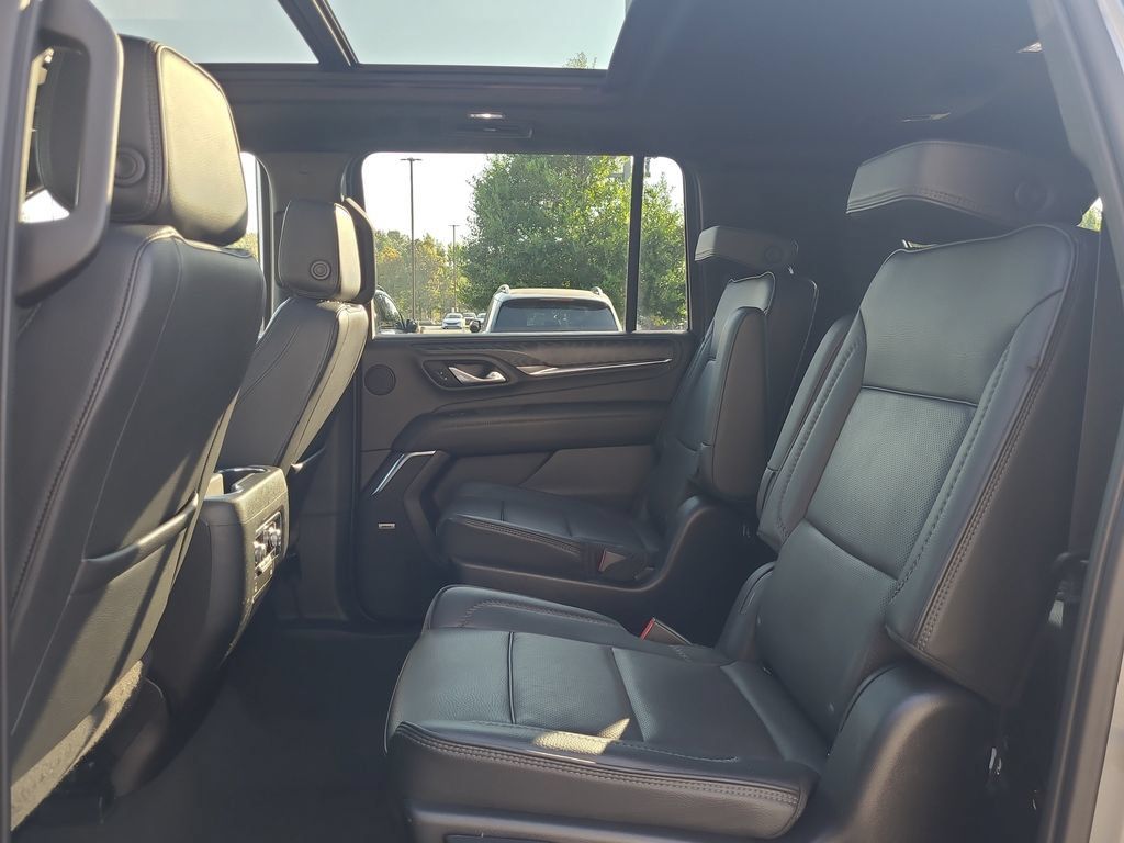 Used 2023 GMC Yukon XL Denali AWD/4WD image 13