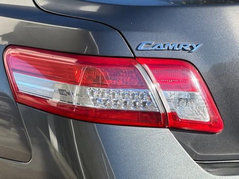 Used 2011 Toyota Camry XLE image 12