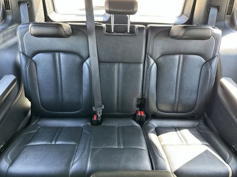 Used 2024 Jeep Wagoneer Series II w/ Flexible Seating Group image 18