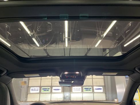 Used 2022 Volvo XC40 T5 R-Design w/ Advanced Package image 25