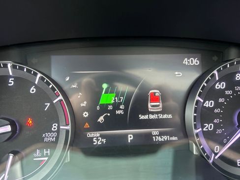 Used 2022 Toyota Highlander XLE image 16