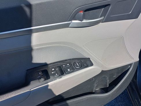 Used 2020 Hyundai Elantra SEL FWD image 12