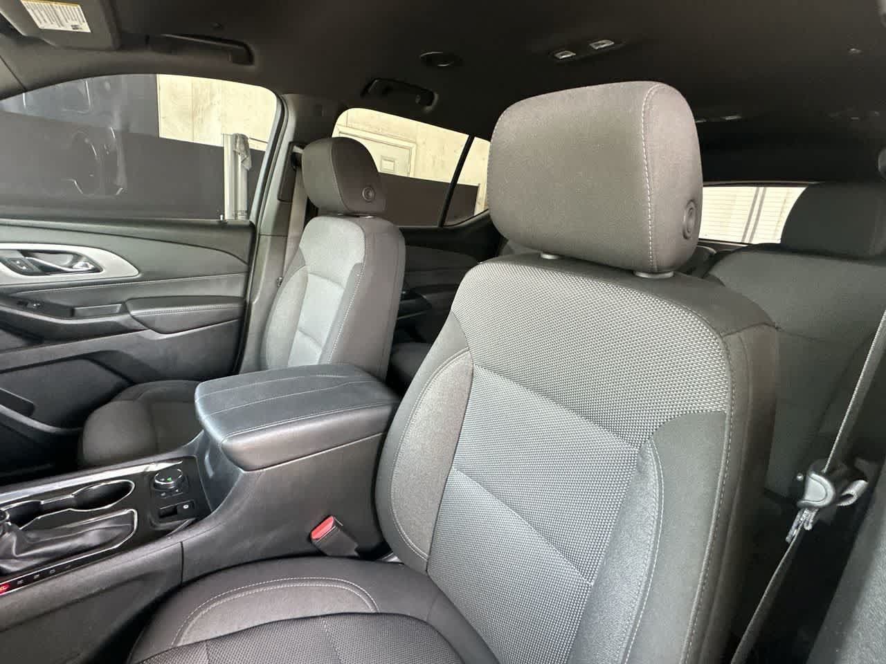 Used 2023 Chevrolet Traverse LT FWD image 14