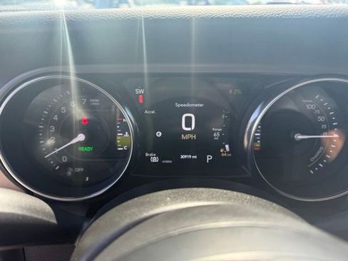 Used 2023 Jeep Wrangler Unlimited w/ Cold Weather Group AWD/4WD image 24