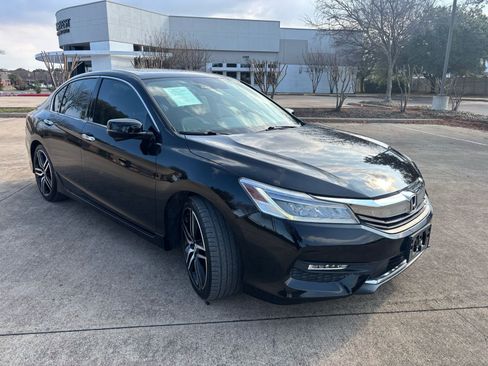 Used 2016 Honda Accord Touring image 3