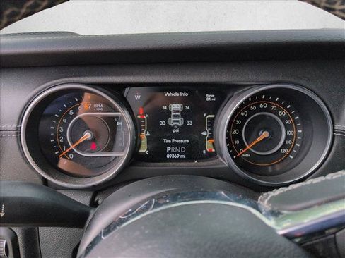 Used 2018 Jeep Wrangler Unlimited Sahara AWD/4WD image 10