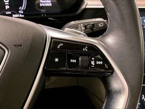 Used 2024 Audi Q8 e-tron Premium Plus w/ Premium Plus Package image 19