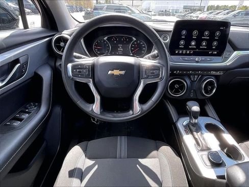 Used 2025 Chevrolet Blazer LT AWD/4WD image 16