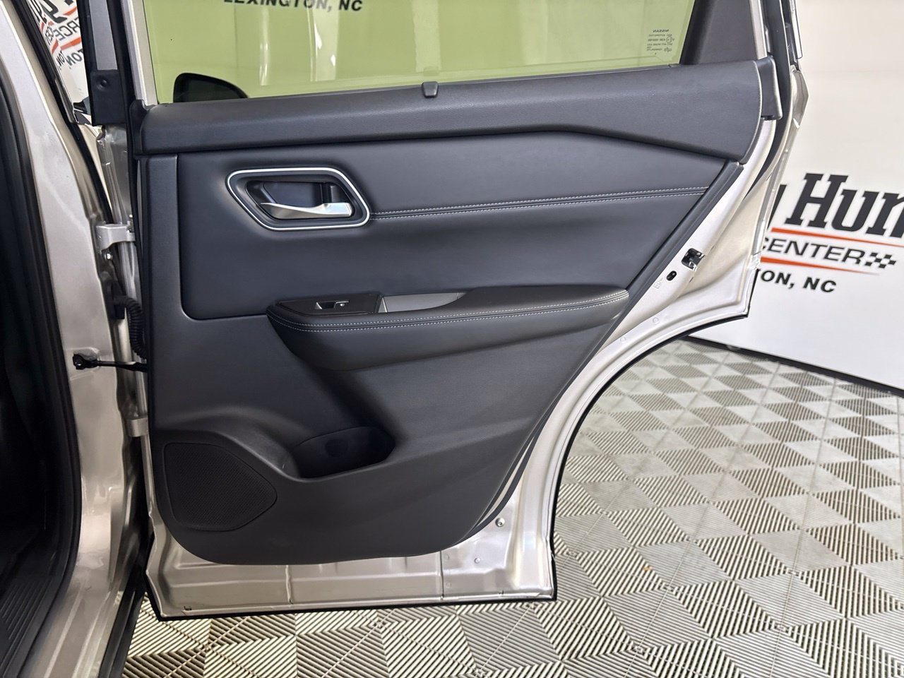 Used 2025 Nissan Rogue Platinum w/ Platinum Premium Package AWD/4WD image 31