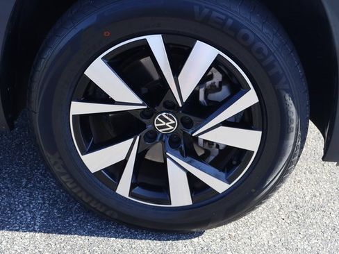 Certified 2023 Volkswagen Atlas Cross Sport SE image 9