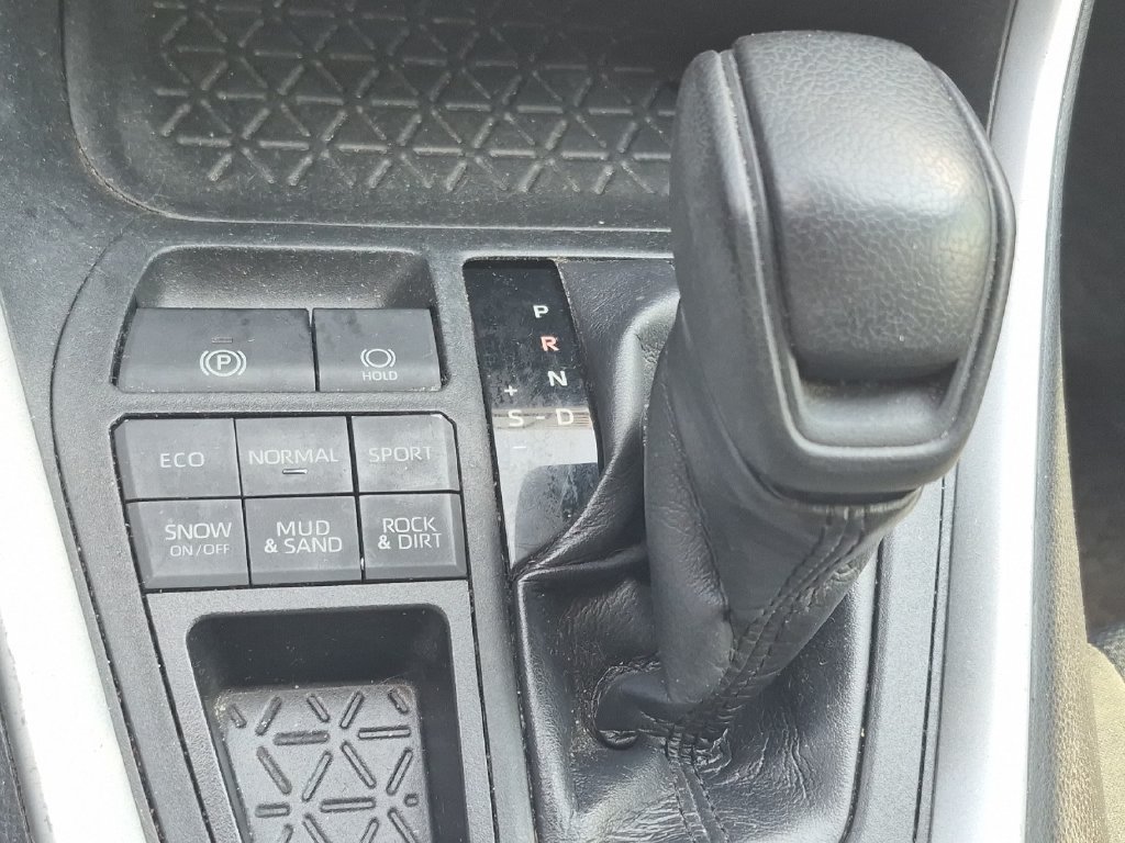 Used 2020 Toyota RAV4 XLE AWD/4WD image 21