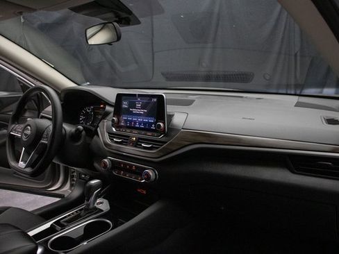 Used 2024 Nissan Altima 2.5 SV image 15