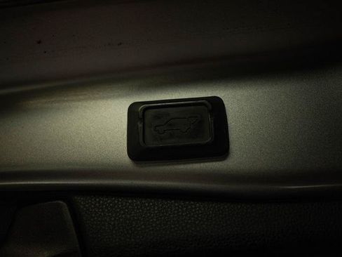 Used 2019 Toyota RAV4 Limited w/ Carpet Mat Package FWD image 8